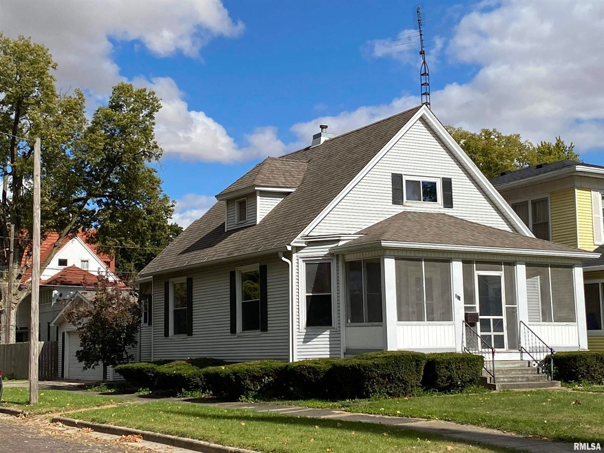 300 Pekin St, Lincoln, IL 62656 - photo 1