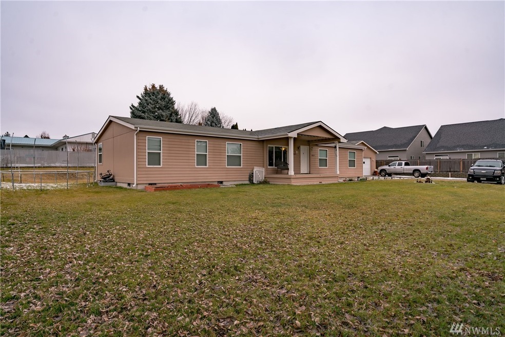 1059 Corum Cir, East Wenatchee, WA 98802 - photo 1