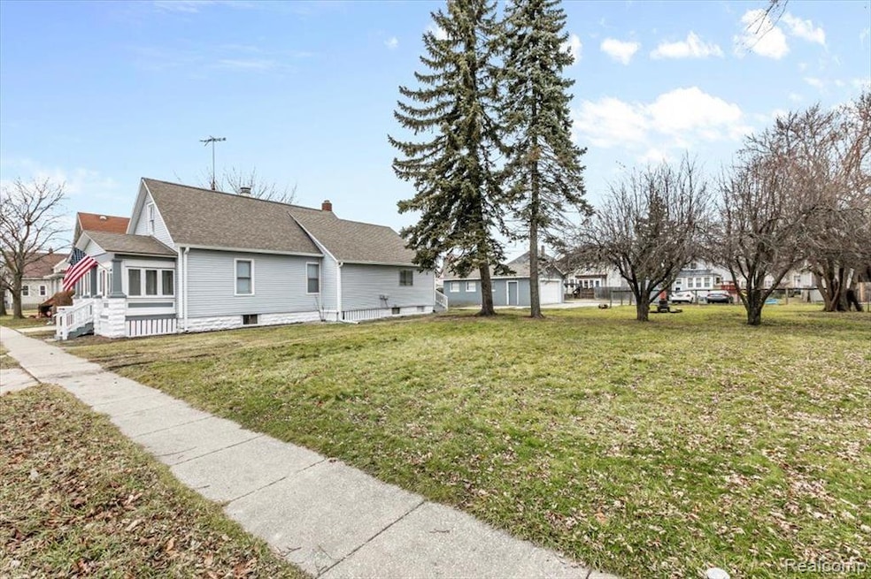 1123 Oak St, Port Huron, MI 48060 - photo 1