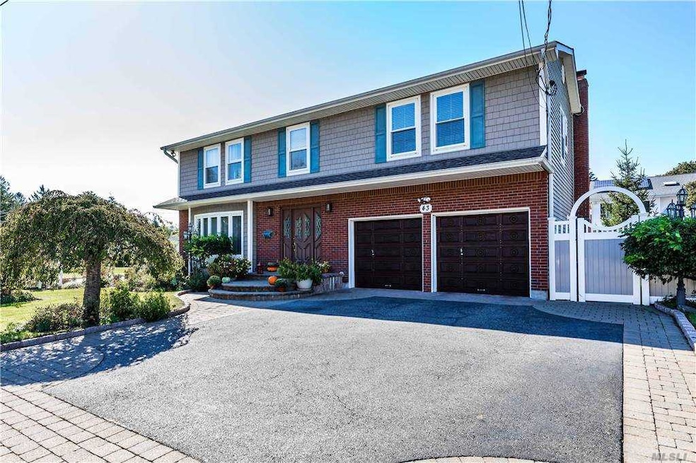 43 Floral Ave, Bethpage, NY 11714 - photo 1