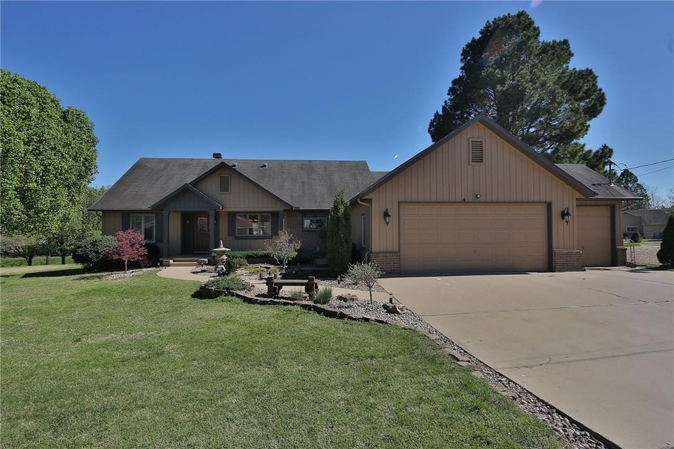 4 Scotsdale Place, Bella Vista, AR 72715 - photo 1