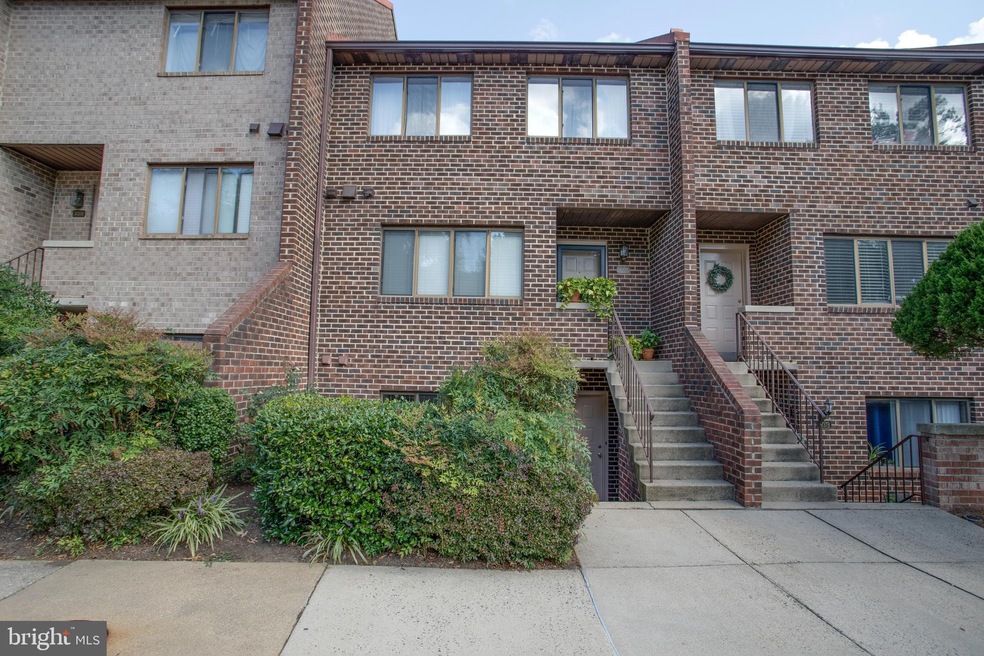3735 Madison Ln unit B, Falls Church, VA 22041 - photo 1