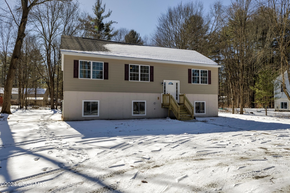 9 Vincek Ln, Saratoga Springs, NY 12866 - photo 1