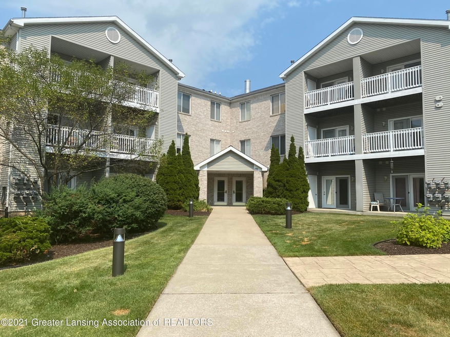 01 338 W Saginaw Exterior