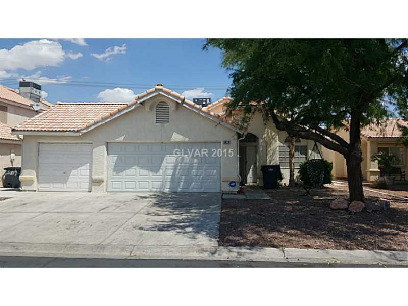 Property Photo. 3 Car Garage with Wide Spaces Betw