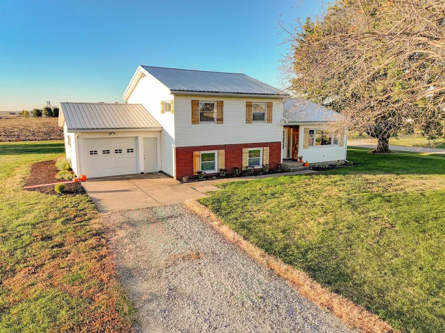 1881 40th Ave, Aledo, IL 61231 - photo 1