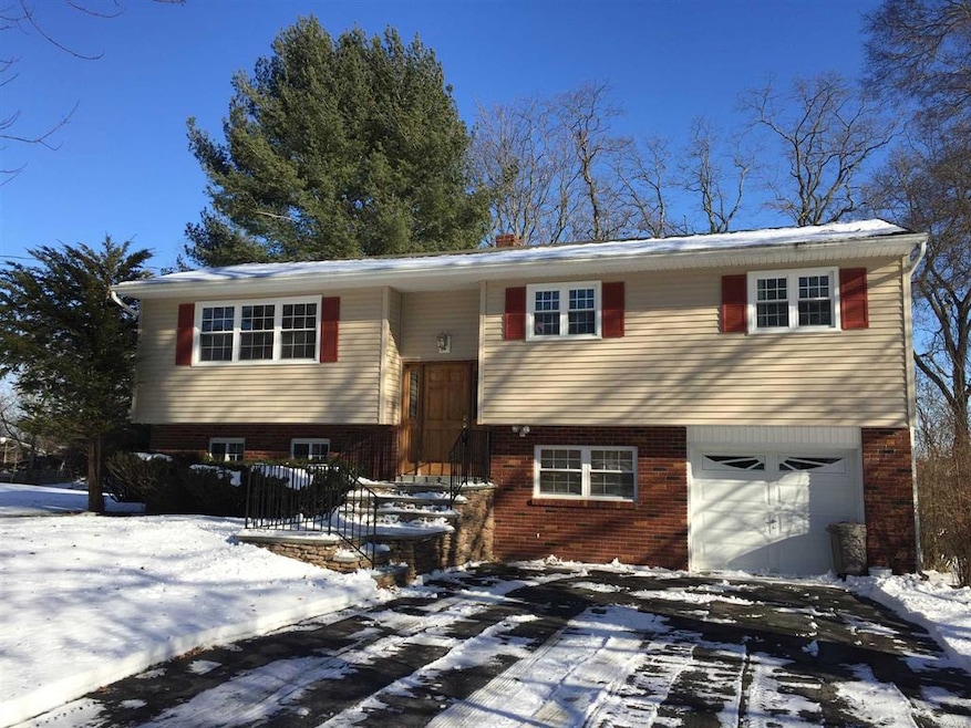 52 Overlook Dr, Rhinebeck, NY 12572 - photo 1