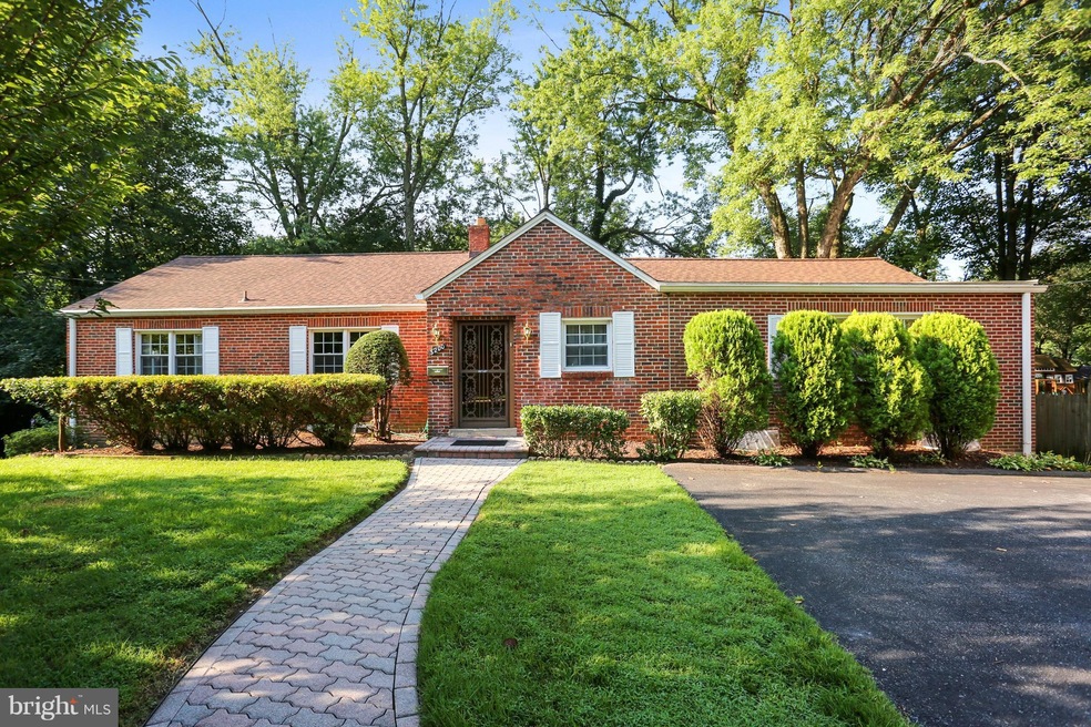 3200 Mccomas Ave, Kensington, MD 20895 - photo 1