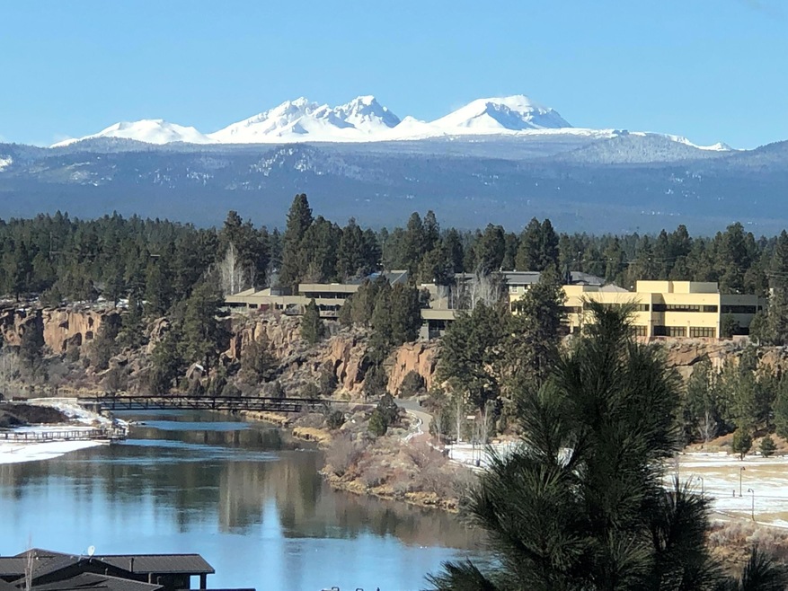 Stunning Mtn and River Views!