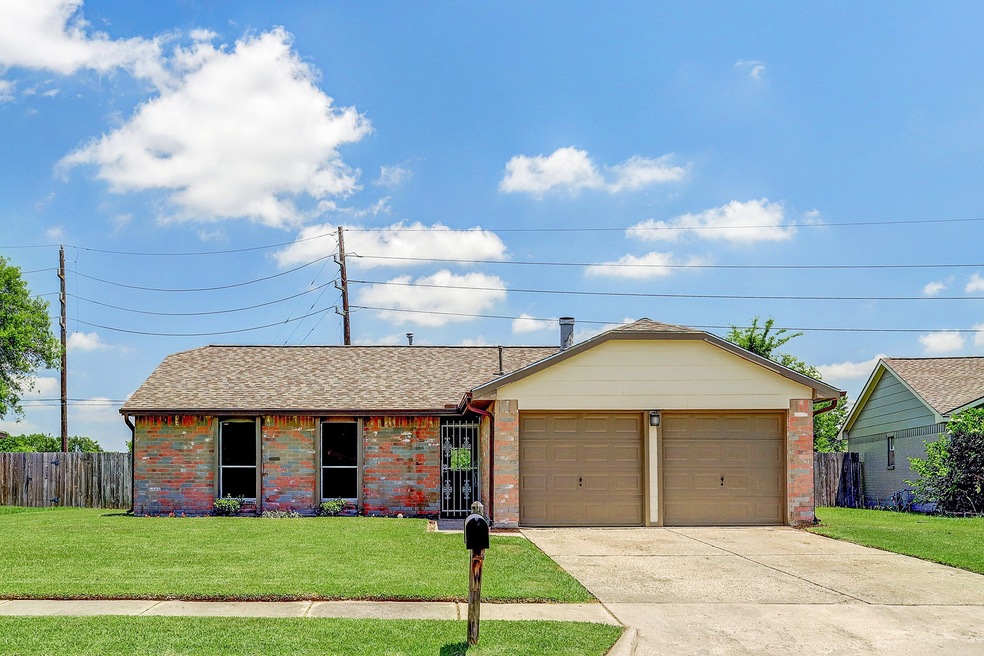 3330 Edgecreek Dr, Houston, TX 77066 - photo 1