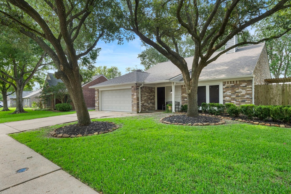 5108 Spring Branch Dr, Pearland, TX 77584 - photo 1