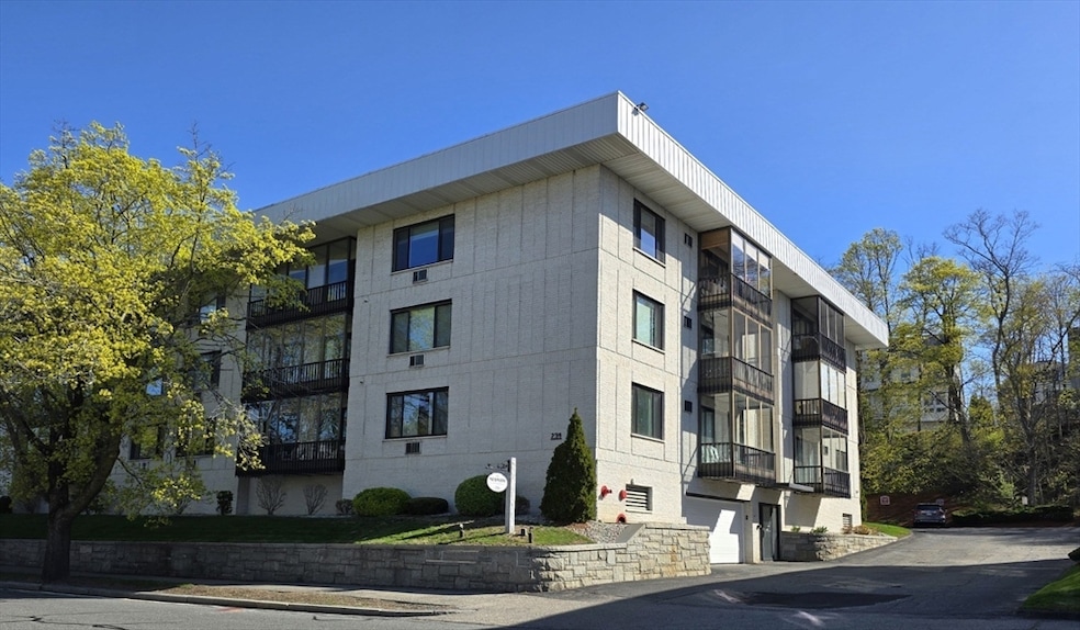 234 Nesmith St unit 15, Lowell, MA 01852 - photo 1