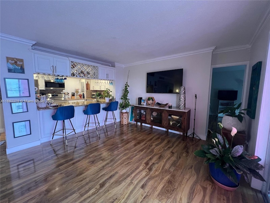 Jockey Club unit 20E, Miami, FL 33181 - photo 1