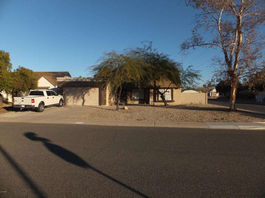 1126 E Wickieup Ln, Phoenix, AZ 85024 - photo 1