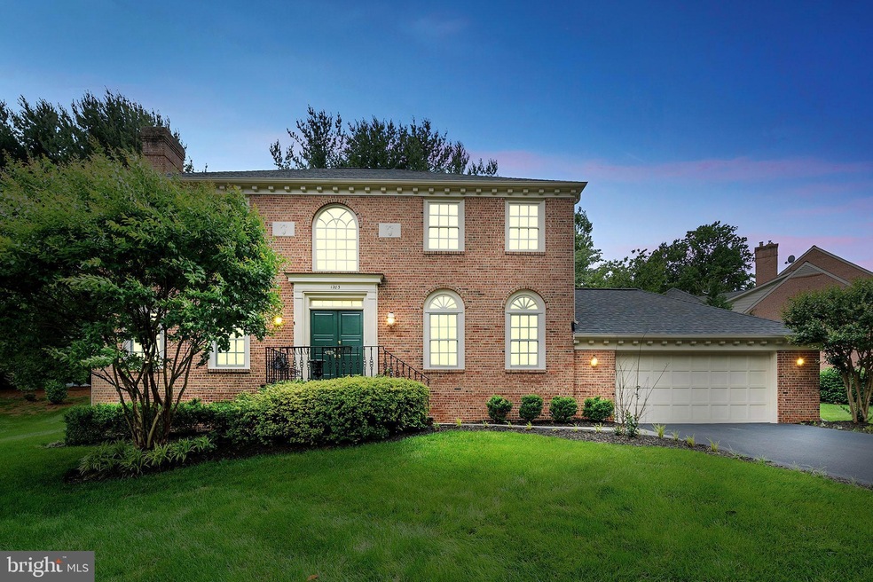 1203 S Huntress Ct, McLean, VA 22102 - photo 1