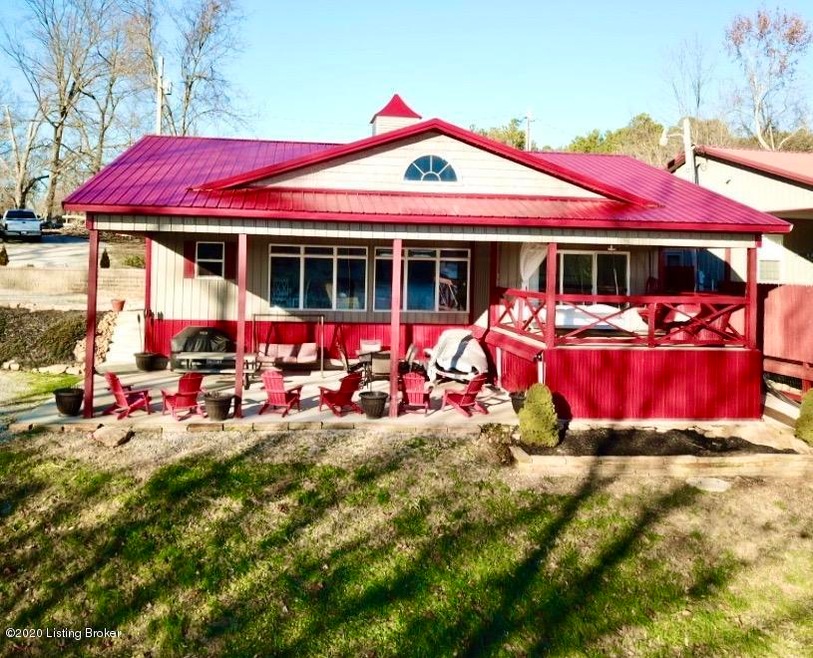 Lakefront home on Rough River