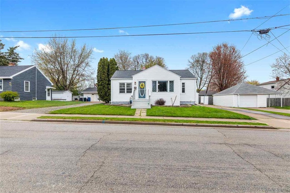 224 Elm St, Combined Locks, WI 54113 - photo 1