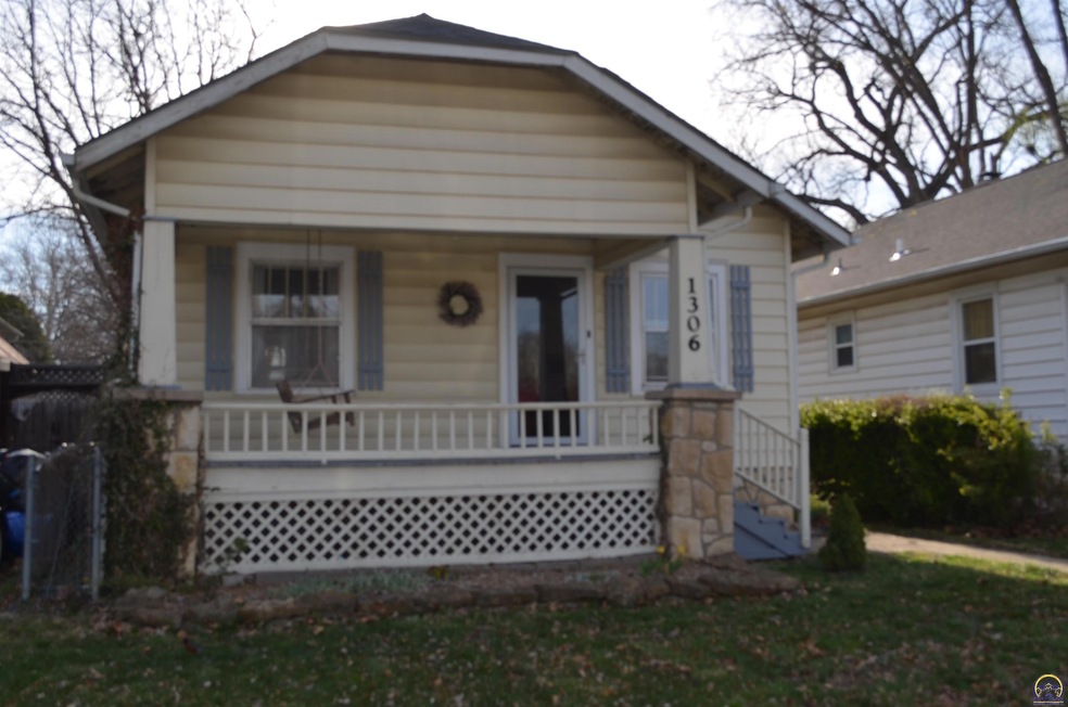 1306 SW Medford Ave, Topeka, KS 66604 - photo 1