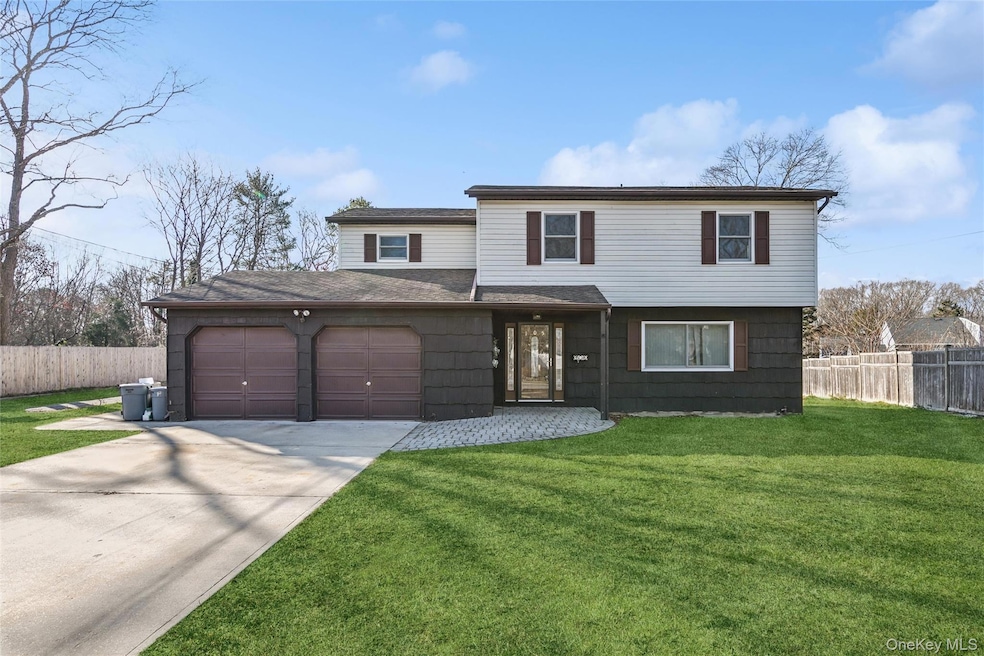 105 Loop Dr, Sayville, NY 11782 - photo 1