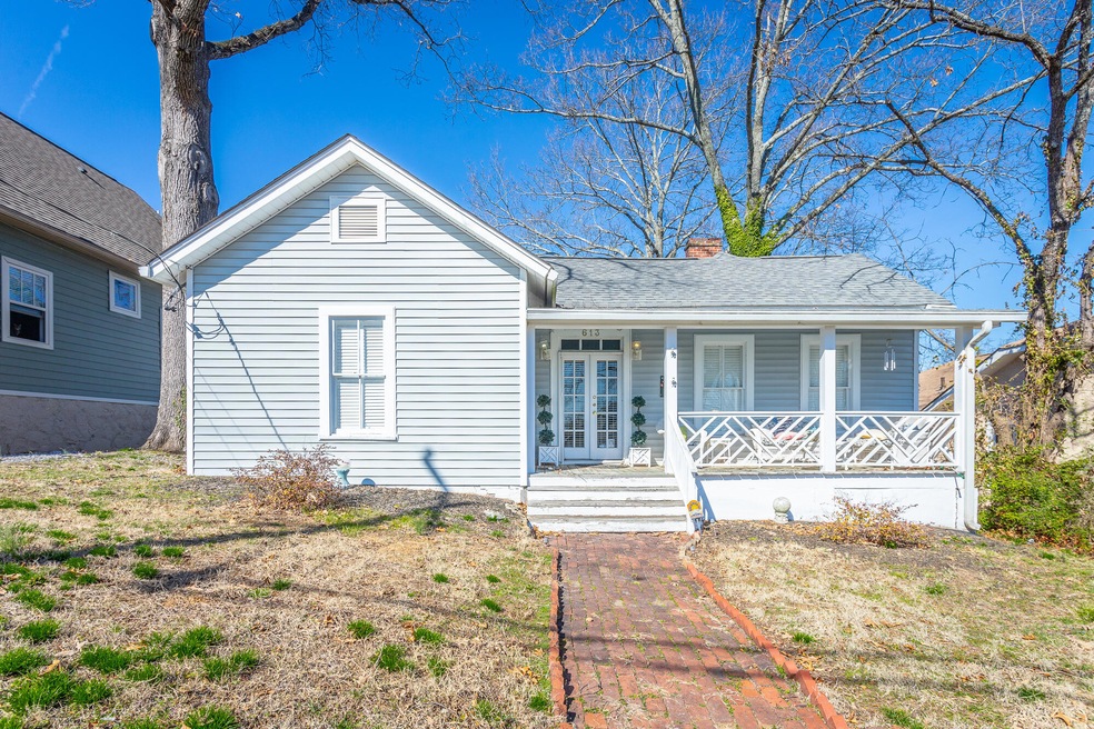 613 Colville St-12