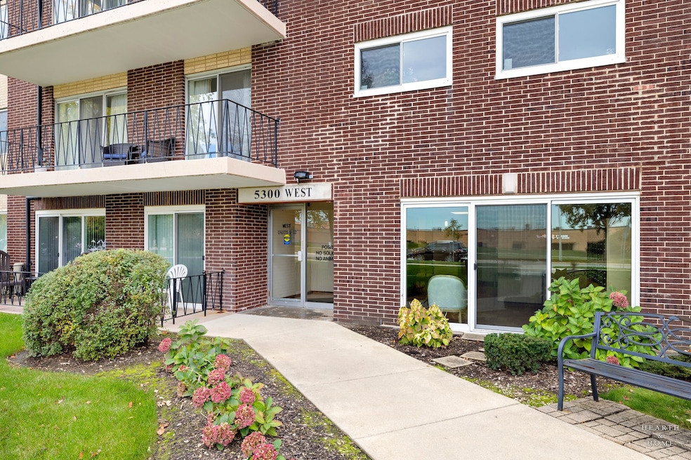 5300 Walnut Ave unit 12B, Downers Grove, IL 60515 - photo 1