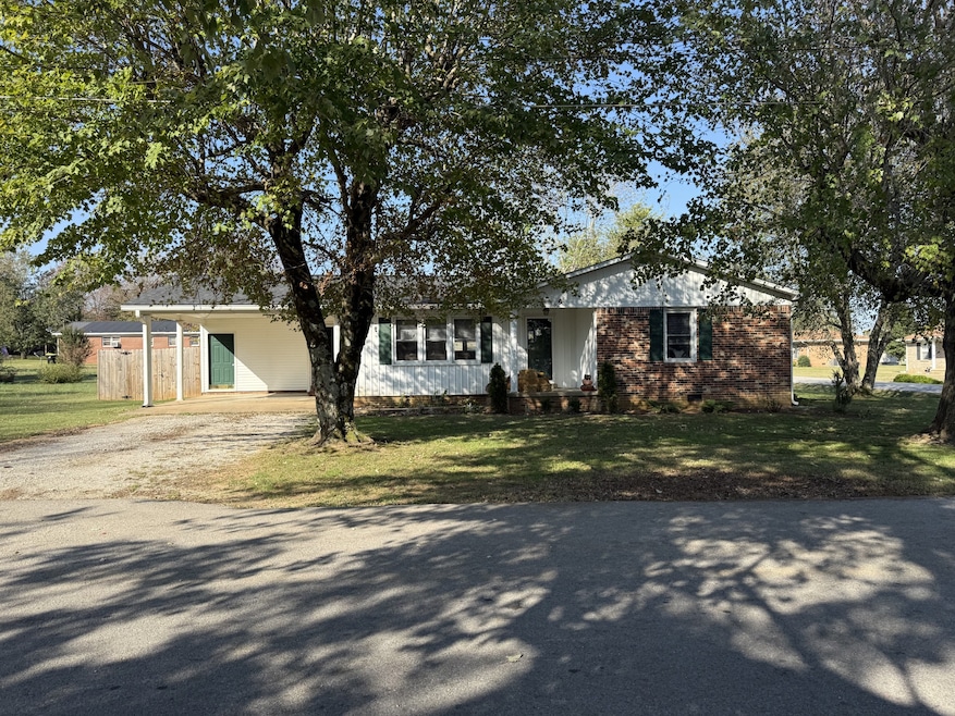 102 Kimberly St, Elkton, KY 42220 - photo 1