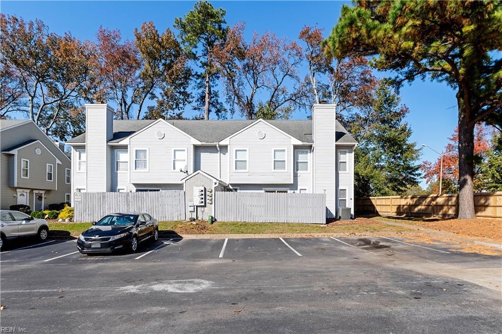 820 Zircon Ct, Virginia Beach, VA 23462 - photo 1