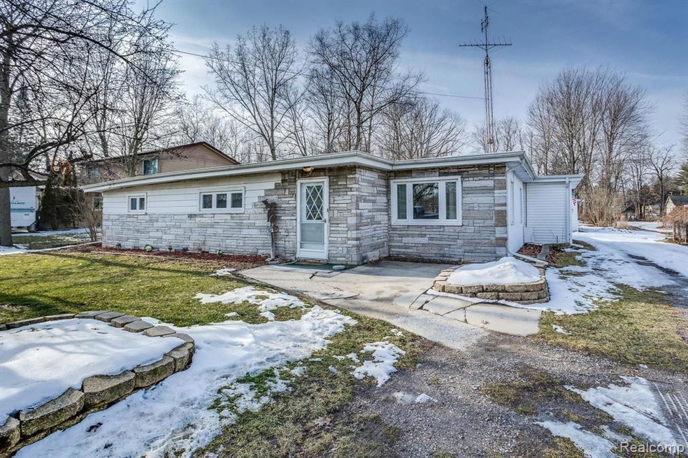 2651 Alger Rd, Port Huron, MI 48060 - photo 1