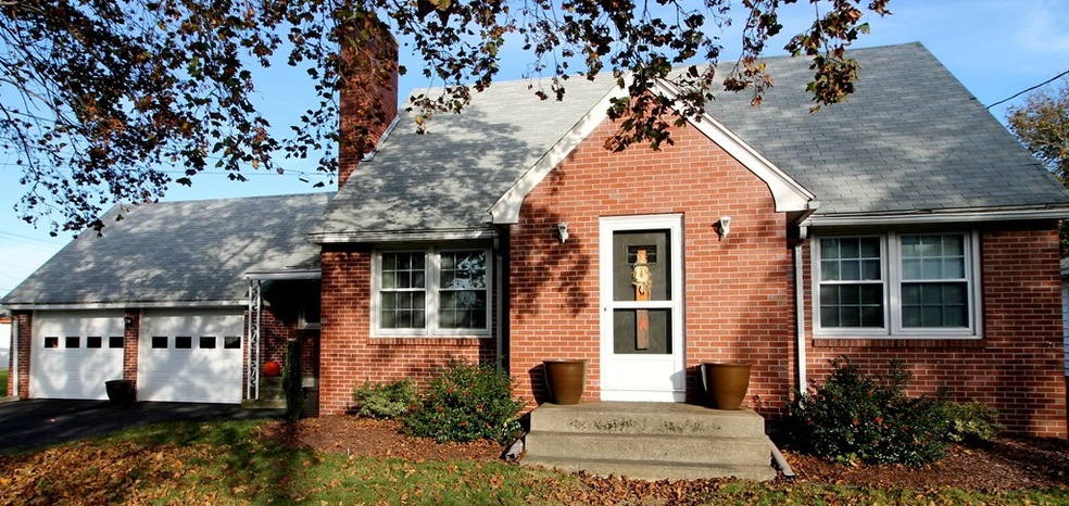 17 Moore St, Chicopee, MA 01013 - photo 1