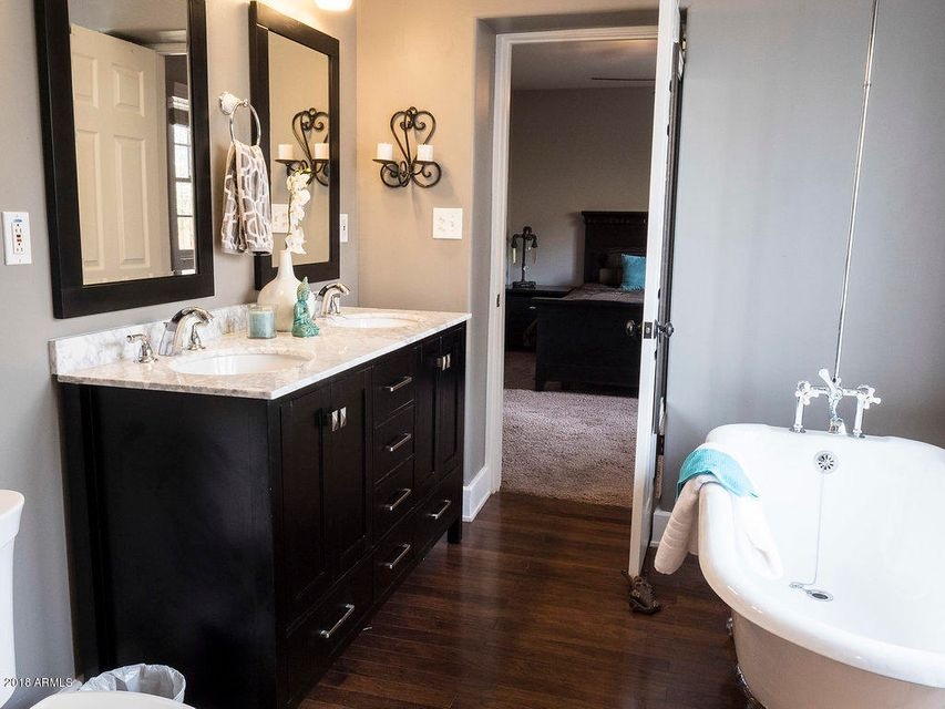Master Bath-Clawfoot Tub
