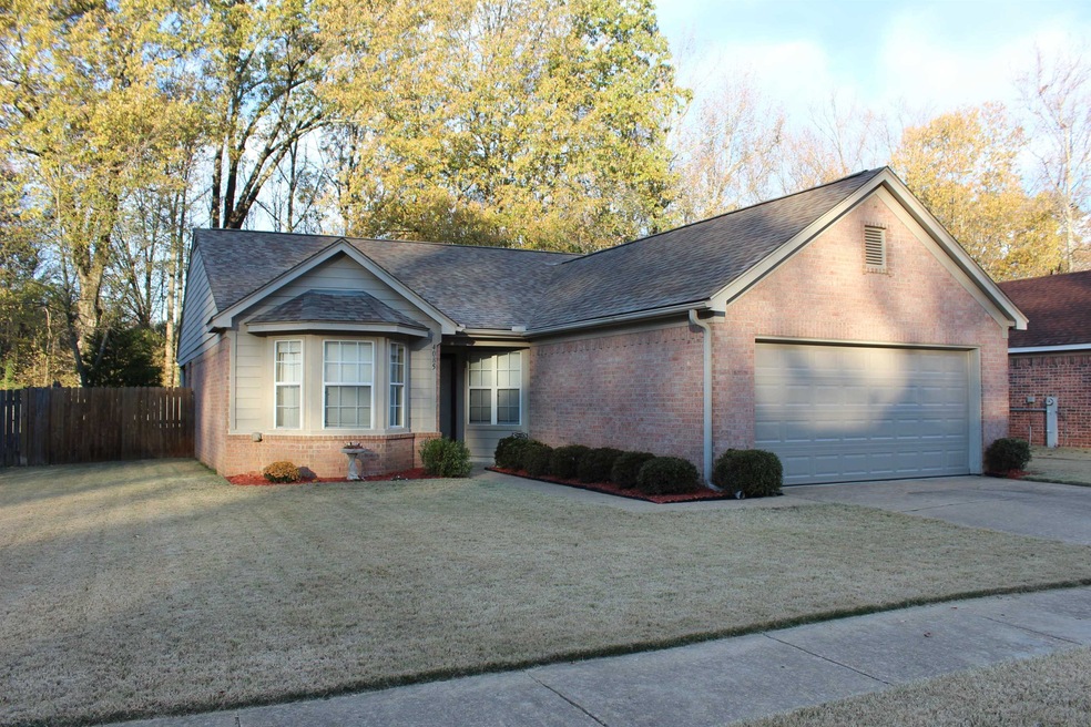 NO CITY TAXES!!!!!WELL MAINTAINED BRICK HOME WITH 