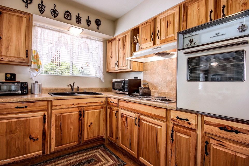 10160 W Cinnebar Ave, Sun City, AZ 85351 - photo 1