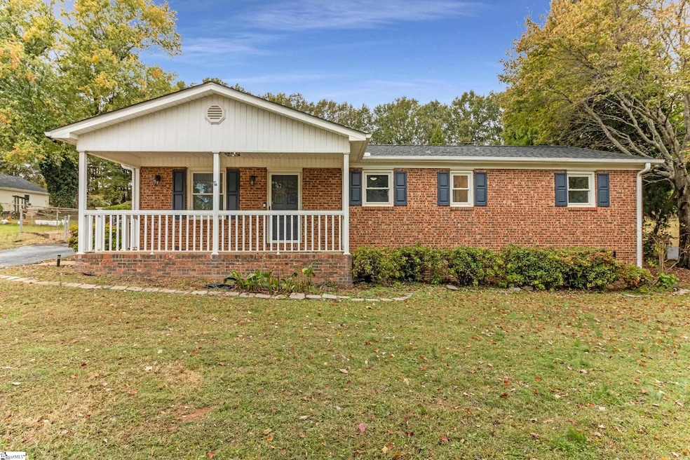 148 Southland Ave, Boiling Springs, SC 29316 - photo 1