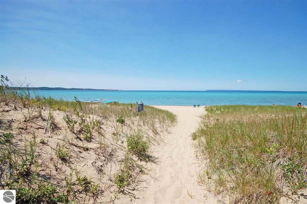 The beach and its beautiful blues in front of the 