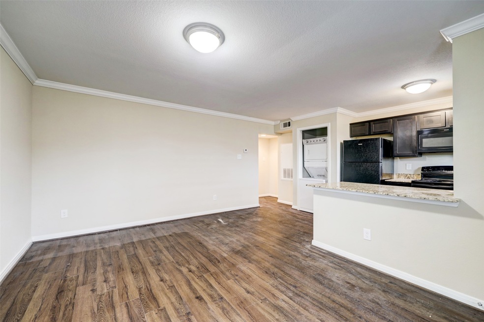 1600 W T C Jester Blvd unit 94, Houston, TX 77008 - photo 1