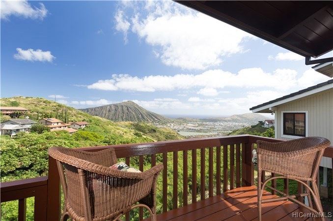 Enjoy the expansive Ocean,  Koko Head, and Marina