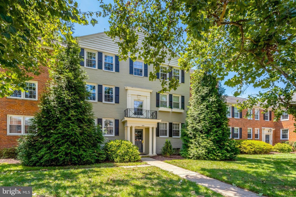 1107 Belle View Blvd unit C2, Alexandria, VA 22307 - photo 1
