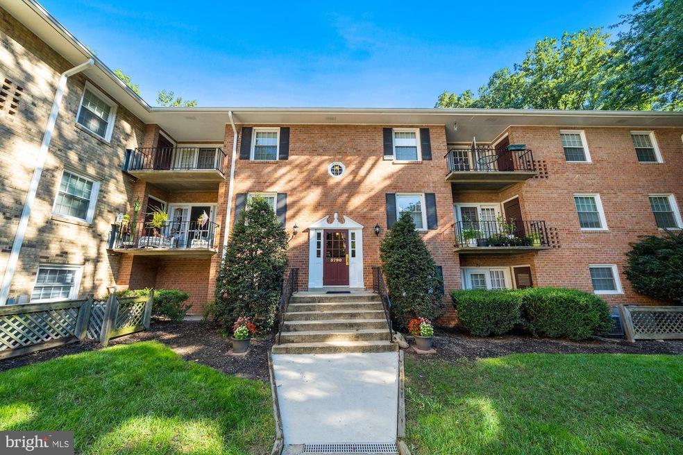 3790 Lyndhurst Dr unit 303, Fairfax, VA 22031 - photo 1