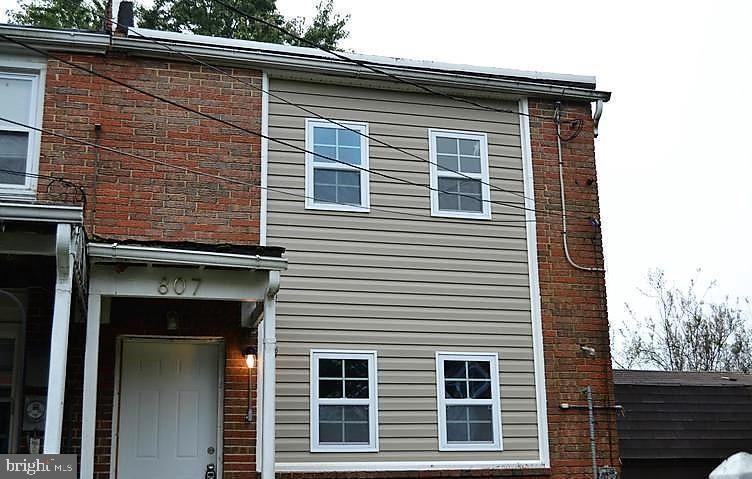 807 Regis Ct, Halethorpe, MD 21227 - photo 1