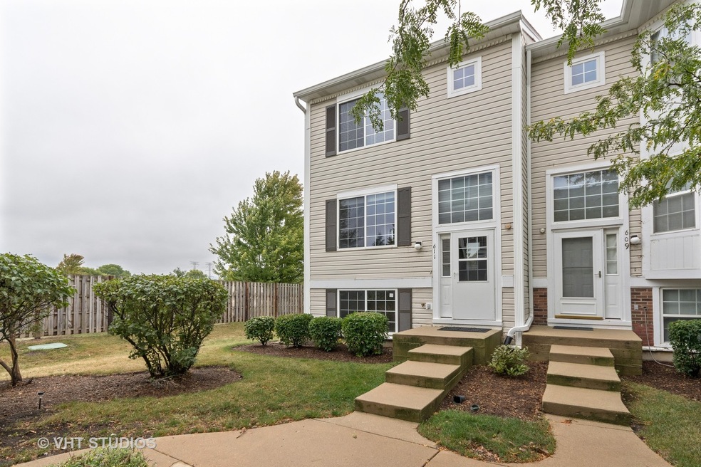 611 E Victoria Cir unit 22/6, North Aurora, IL 60542 - photo 1