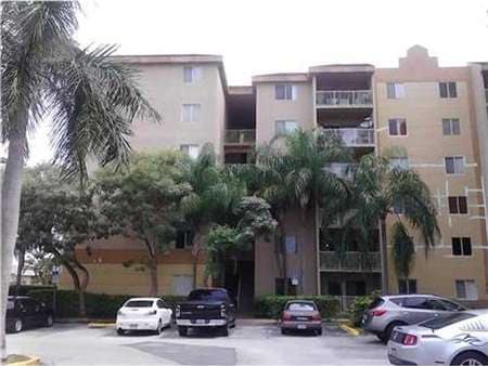 Kendall Lakes Towers unit 401, Miami, FL 33193 - photo 1
