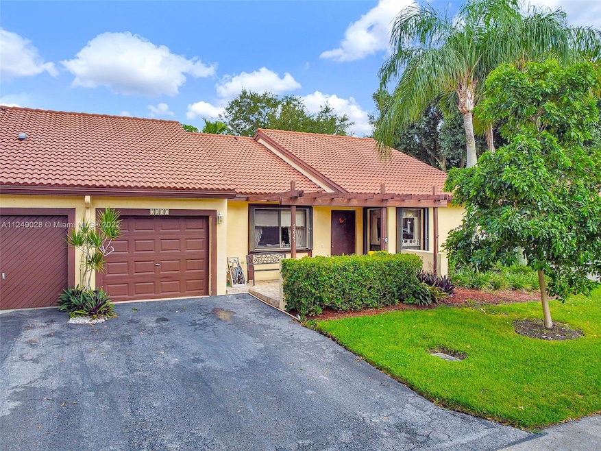 7237 Solandra Ln, Tamarac, FL 33321 - photo 1