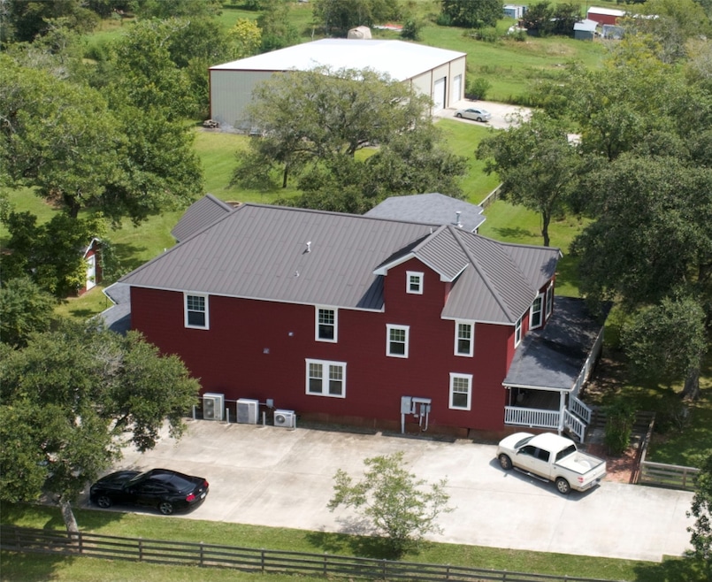 2102 Washington Ave, Alvin, TX 77511 - photo 1