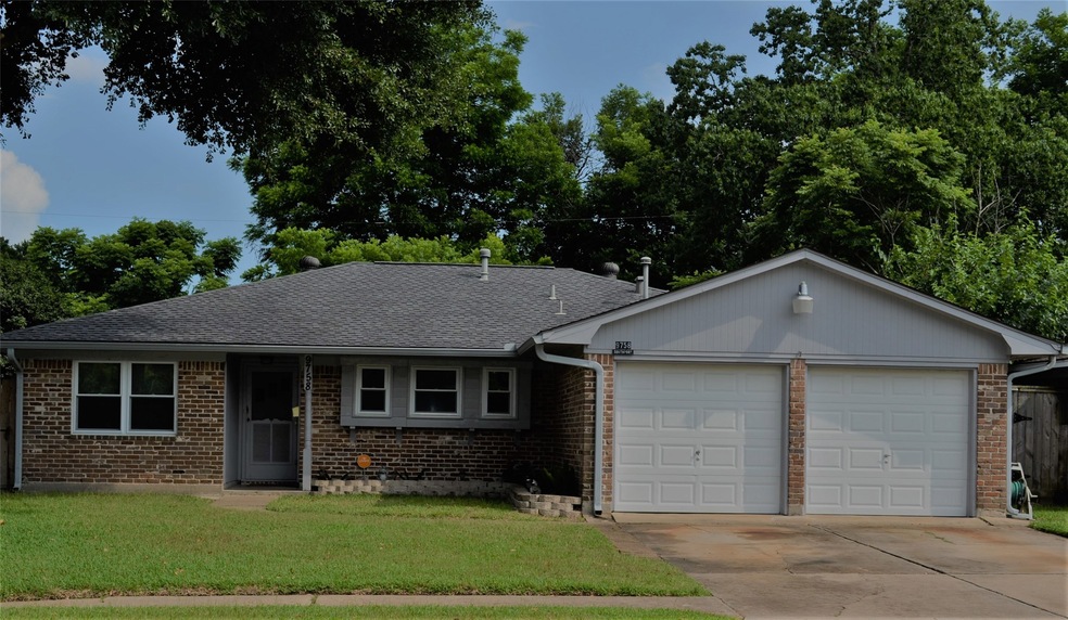 9758 Southport Dr, Houston, TX 77089 - photo 1