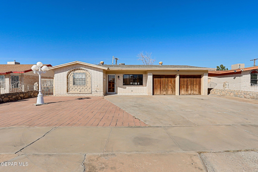 7952 Broadway Dr, El Paso, TX 79915 - photo 1