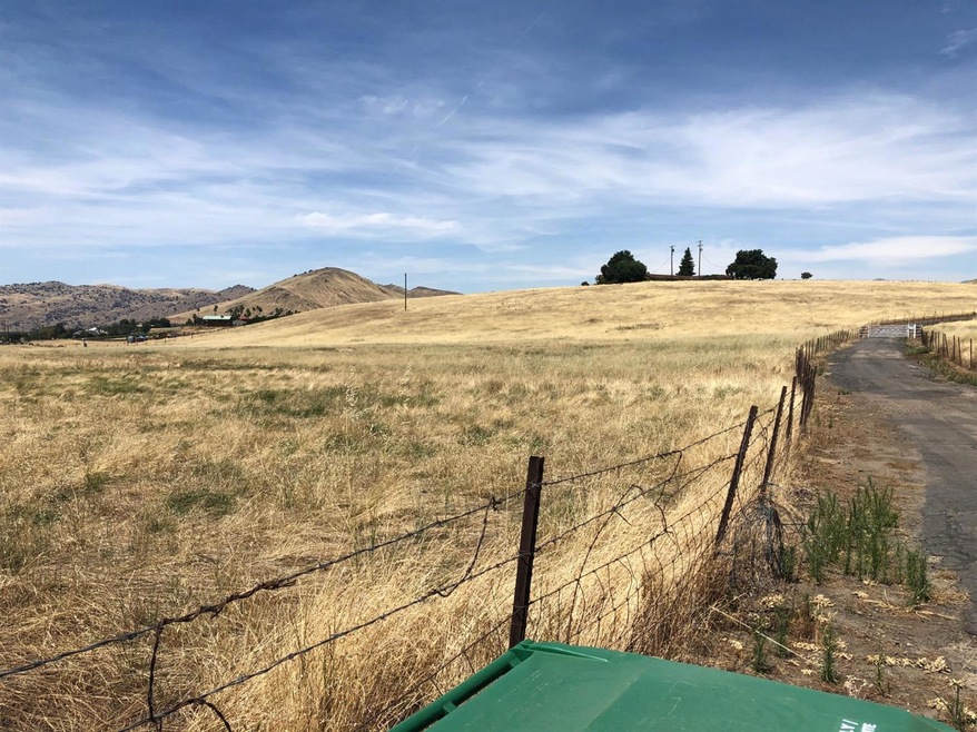 28956 Indian Reservation Rd unit 3, Porterville, CA 93257 - photo 1