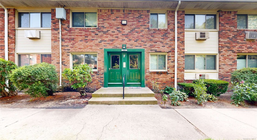 2449 Union Blvd unit 10B, Islip, NY 11751 - photo 1