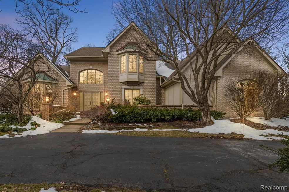 2878 Meadowood Ln, Bloomfield Hills, MI 48302 - photo 1