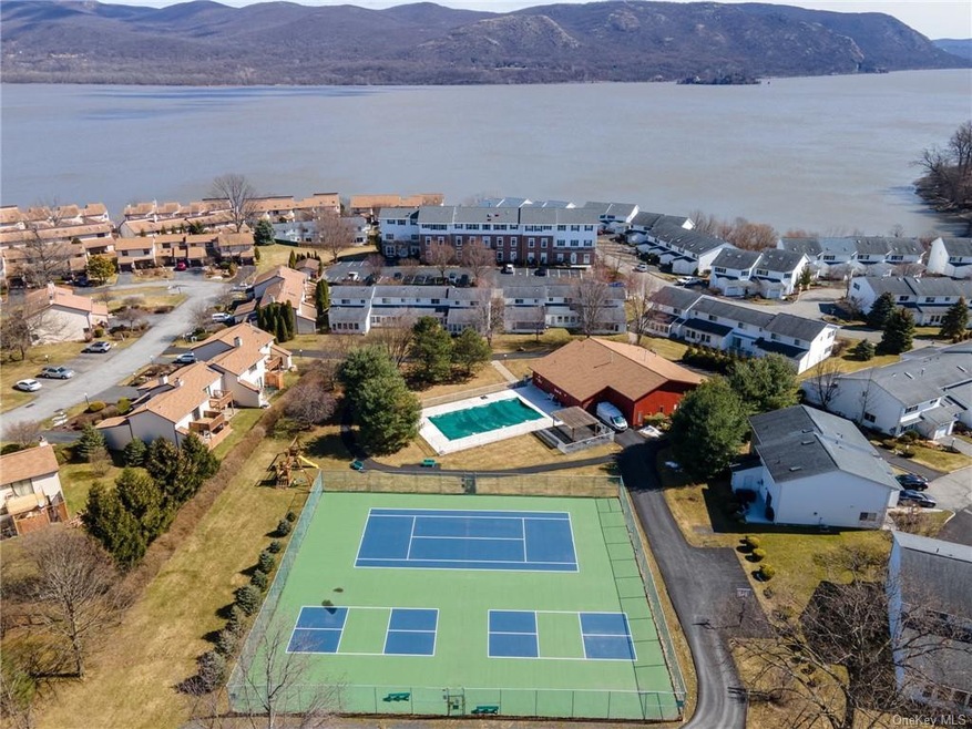 305 Columbine Ln, New Windsor, NY 12553 - photo 1