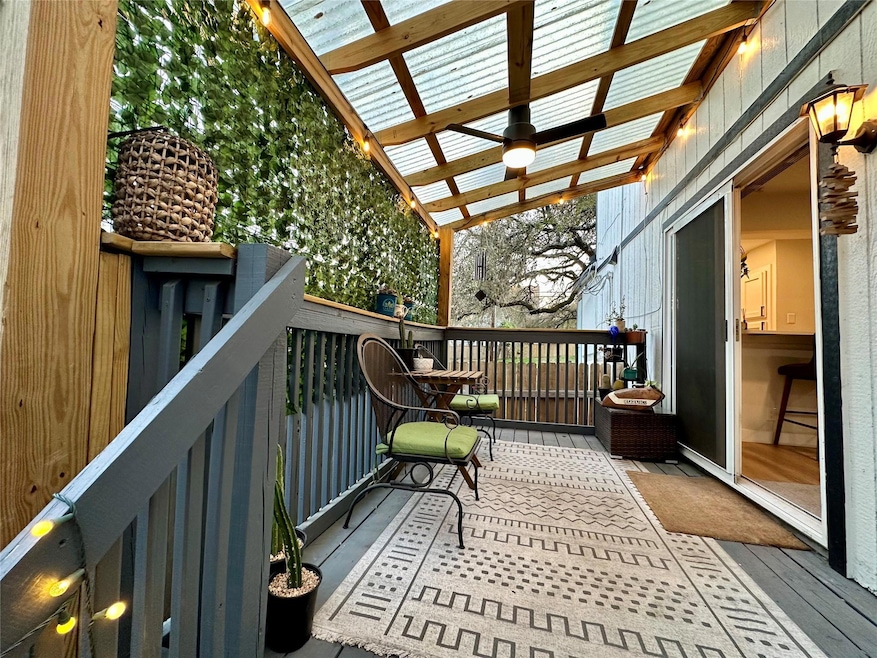 Balcony featuring a pergola